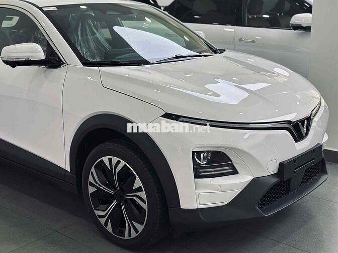 Vinfast VF6 plus xám, trắng nội thất nâu giao ngay