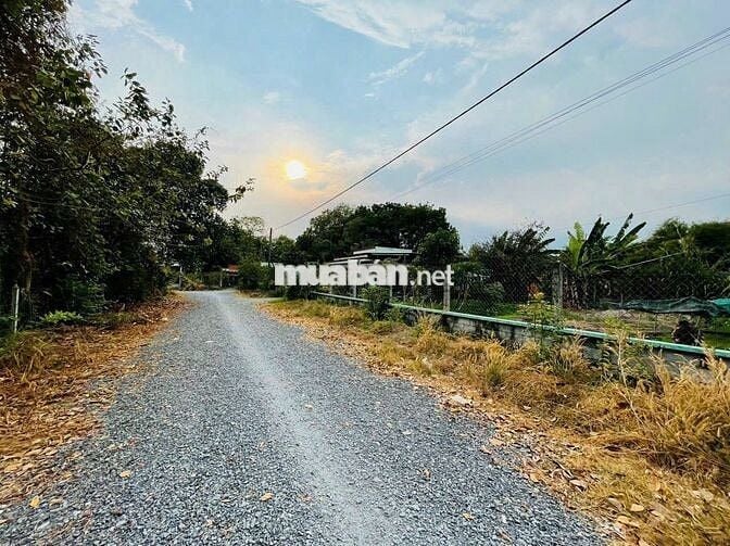 Tôi bán gấp đất 150m2 giá 900tr đường Bà Thiên cách UBND Nhuận Đức 1km