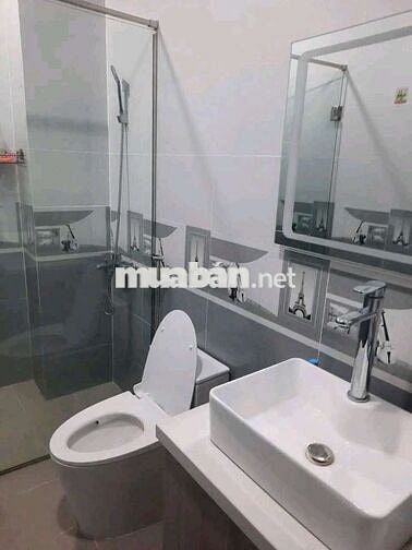 Nhà sạch se,dt80m,1lau,2pn,3wc,hẽm xe hơi đậu thoải mái
