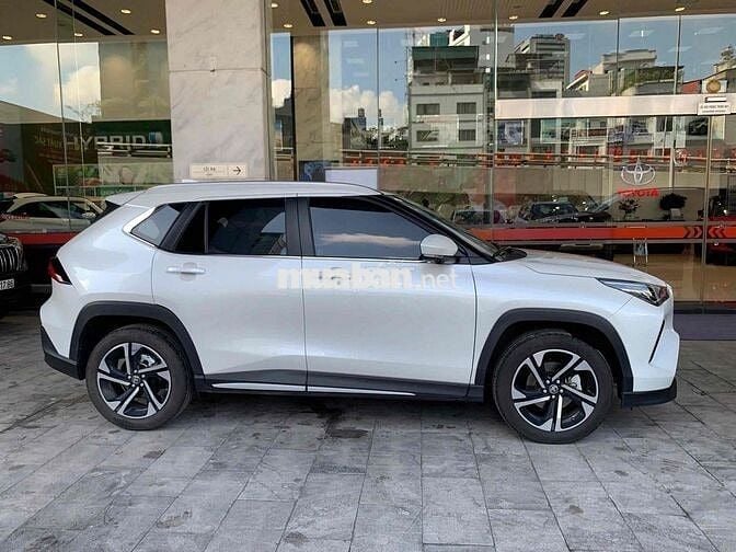 Toyota Corolla Cross xăng 2024 1.8 V ( 9000km)