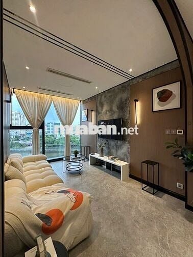Căn 3PN, 2WC, sổ hồng tại Vinhomes Golden River Ba Son, 100m2, 23 tỷ