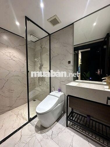 Căn 3PN, 2WC, sổ hồng tại Vinhomes Golden River Ba Son, 100m2, 23 tỷ