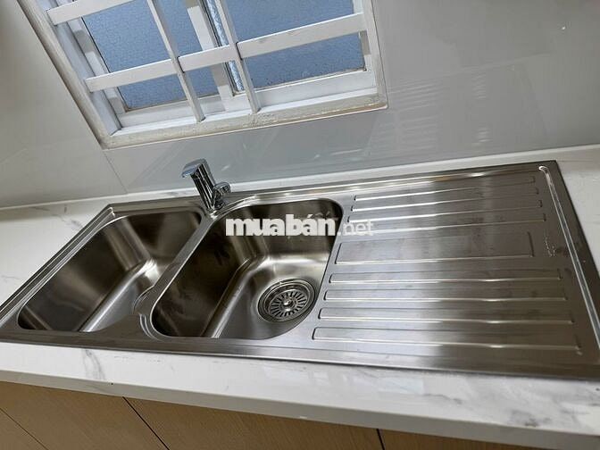 Bán nhà mới xây, 309m², hẻm ô tô, 4 phòng ngủ, Nguyễn Văn Cừ, TDM