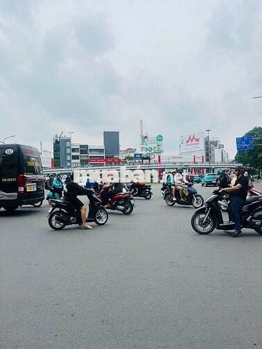 Bán nhà mặt tiền Hoàng Văn Thụ, ngay Vòng xoay Lăng Cha Cả.