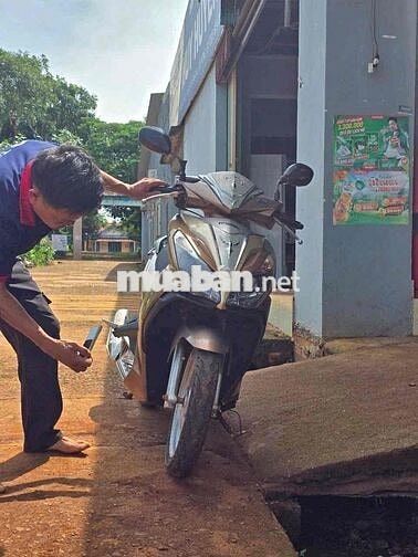 Xe tay ga Honda Air Blade 2013 màu vàng đồng