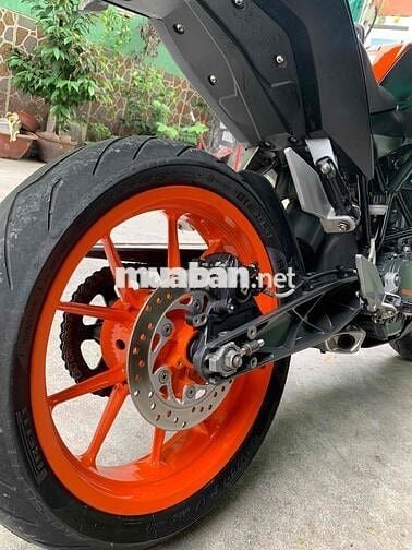 Dư KTM đang chờ bấm biển - biển sg