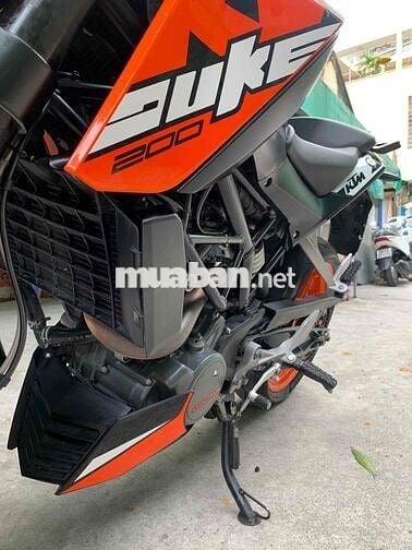 Dư KTM đang chờ bấm biển - biển sg