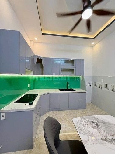 Bán gấp nhà ngay Ung Văn Khiêm giá 3tỷ640 69m2,gần trường học gần TT
