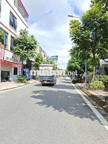 Bán nhà 3 tầng 78m2 mặt ngõ ôtô thông phố Đàm Quang Trung, Long Biên