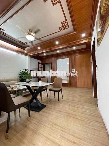 Lô góc TT phố Lạc Trung nhà đẹp 2 thoáng 3PN 2WC có bãi xe 90m T4 giá