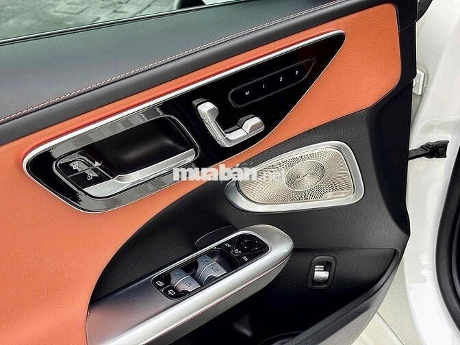 Mercedes Benz C 300AMG lăn bánh ***0 km