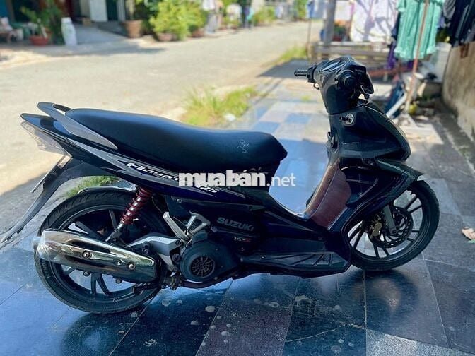 Xe máy Suzuki Hayate 124cc màu đen