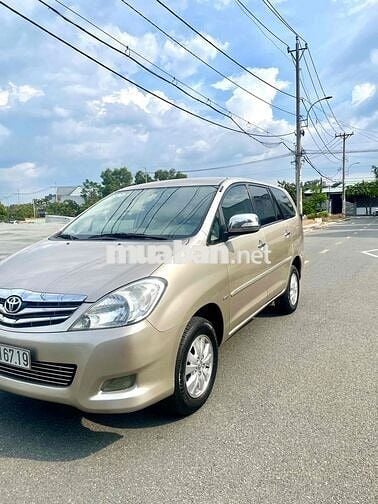 NHÀ BÁN INNOVA V AT (tự động) ĐỜI 2011 CƯC ZIN
