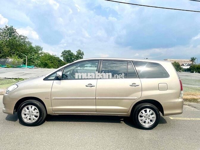 NHÀ BÁN INNOVA V AT (tự động) ĐỜI 2011 CƯC ZIN