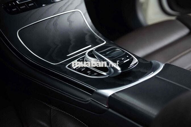 LONG ANH AUTO về Mercedes GLC300 4Matic model 2019