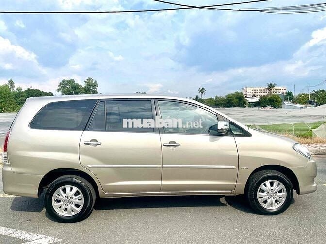 NHÀ BÁN INNOVA V AT (tự động) ĐỜI 2011 CƯC ZIN