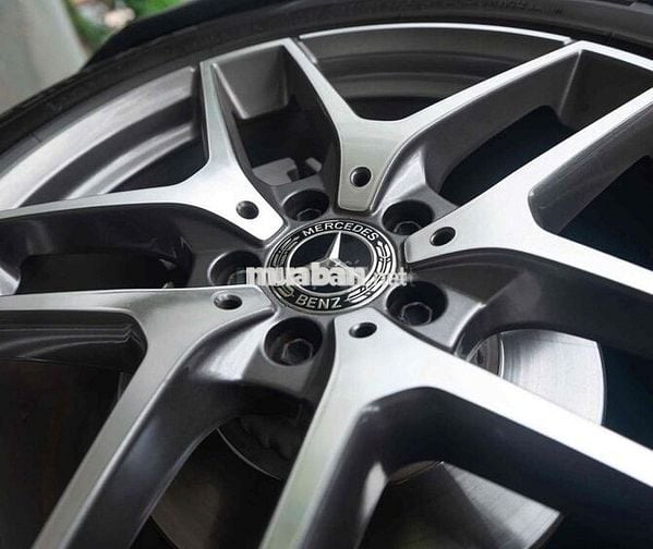 LONG ANH AUTO về Mercedes GLC300 4Matic model 2019