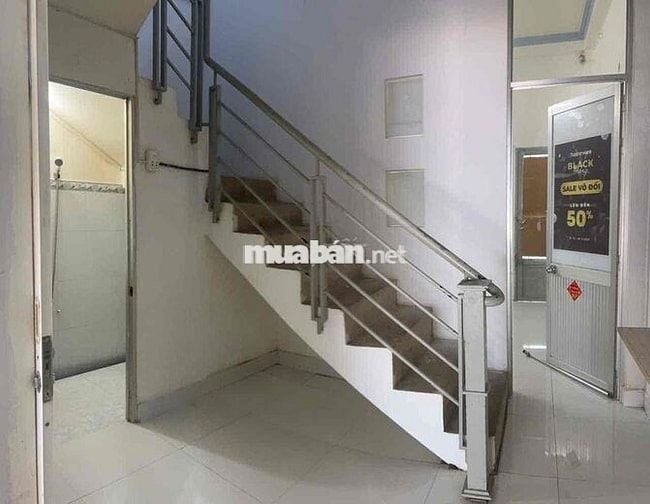 Cho thuê nhà mặt tiền đường Cách mạng tháng 8