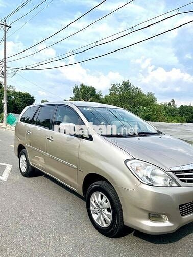 NHÀ BÁN INNOVA V AT (tự động) ĐỜI 2011 CƯC ZIN