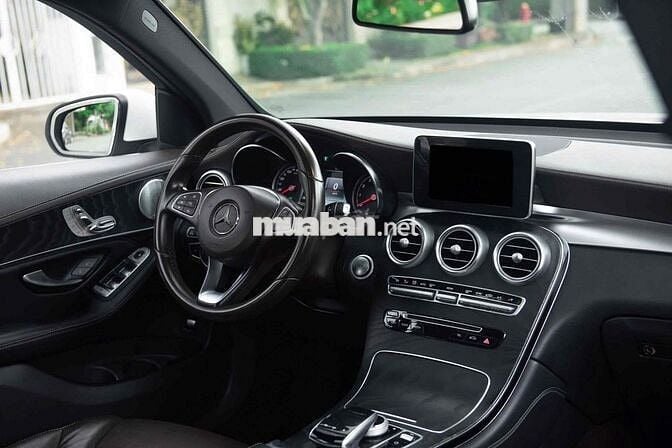 LONG ANH AUTO về Mercedes GLC300 4Matic model 2019