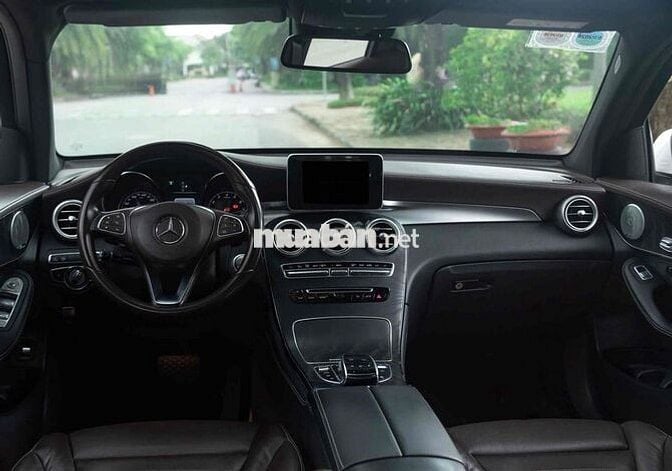 LONG ANH AUTO về Mercedes GLC300 4Matic model 2019