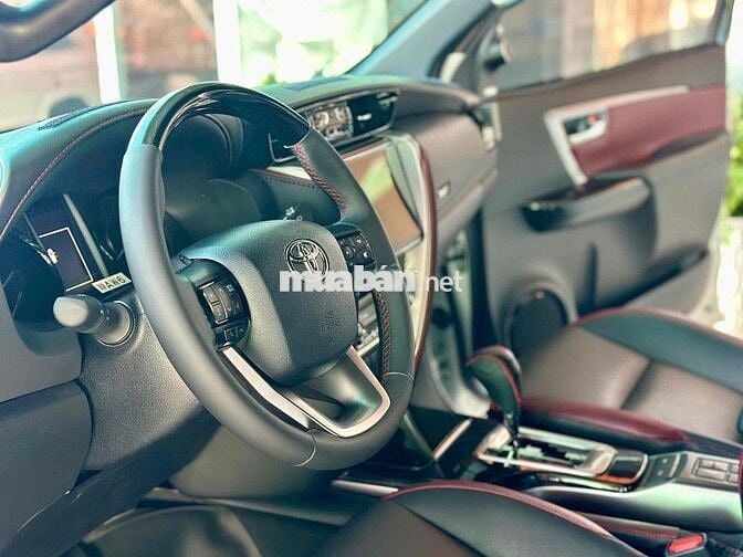 Toyota Fortuner 2024 Legender 2.4 AT 4x2 - 6700 km
