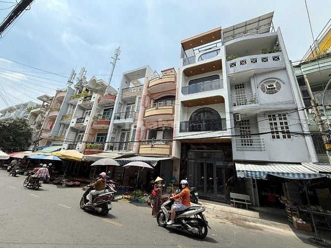 Mặt tiền 23 đường 24A ngay chợ mới tinh có thang máy