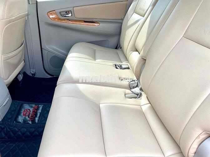 NHÀ BÁN INNOVA V AT (tự động) ĐỜI 2011 CƯC ZIN