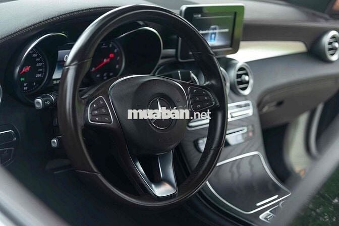 LONG ANH AUTO về Mercedes GLC300 4Matic model 2019