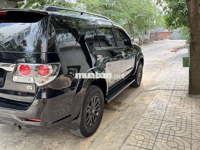 Toyota Fortuner 2015 2.7V 4x2 AT - Đen Sporty