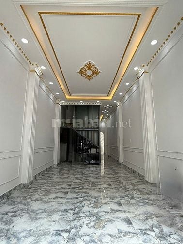 Mặt tiền 23 đường 24A ngay chợ mới tinh có thang máy