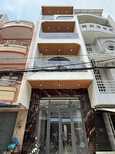 Mặt tiền 23 đường 24A ngay chợ mới tinh có thang máy