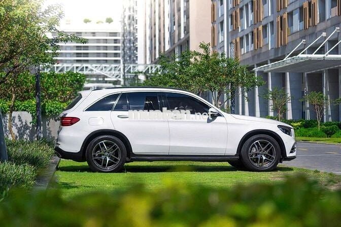 LONG ANH AUTO về Mercedes GLC300 4Matic model 2019