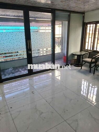 Nhà thuê nguyên căn ( 8 triệu)
👉Đường Phạm Hùng -- giáp quận 8 
:
