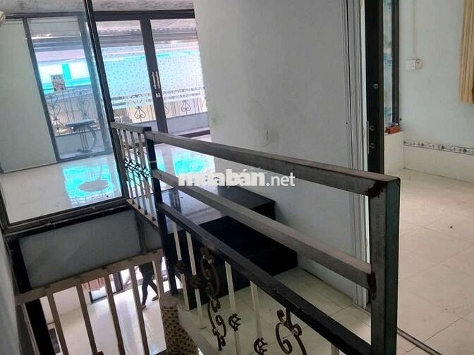 Nhà thuê nguyên căn ( 8 triệu)
👉Đường Phạm Hùng -- giáp quận 8 
: