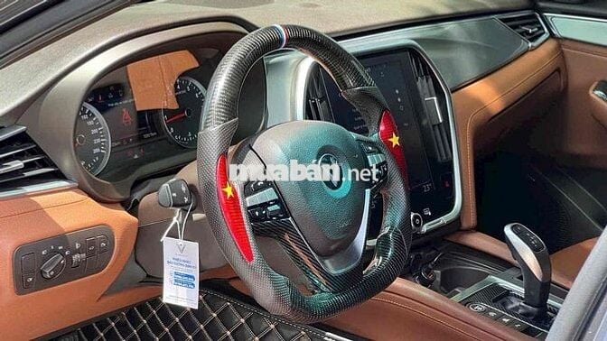 VinFast Lux A2.0 2019 Premium 2.0 AT - 77000 km