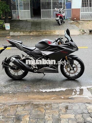 Cần nhượng lại em cbr 150 odo 6.000. siêu đẹp