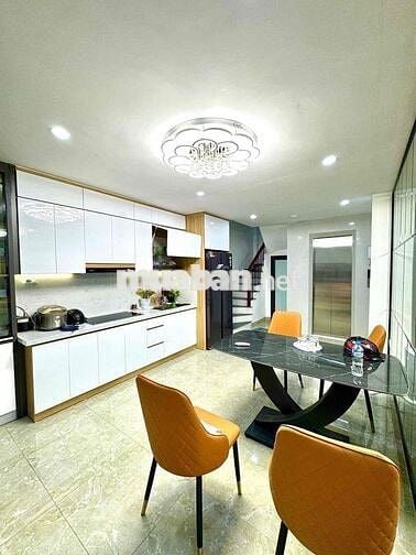 BÁN NHÀ CẦU GIẤY THANG MÁY 6 TẦNG-38m2 HƠN 10 TỶ