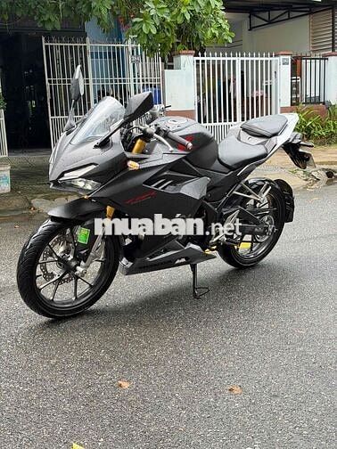 Cần nhượng lại em cbr 150 odo 6.000. siêu đẹp