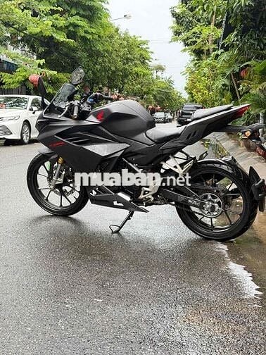 Cần nhượng lại em cbr 150 odo 6.000. siêu đẹp