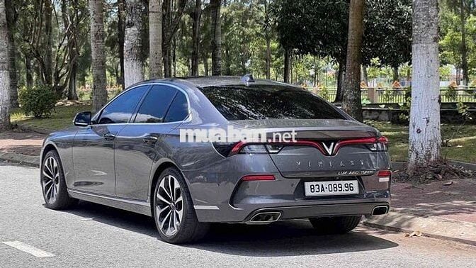 VinFast Lux A2.0 2019 Premium 2.0 AT - 77000 km