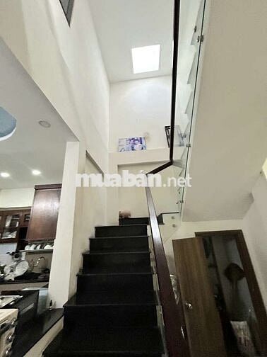 Bán nhà ngay ngã tư 7 Hiền hẻm xe hơi đỗ cổng CMT8 ngang lớn 5.5m
