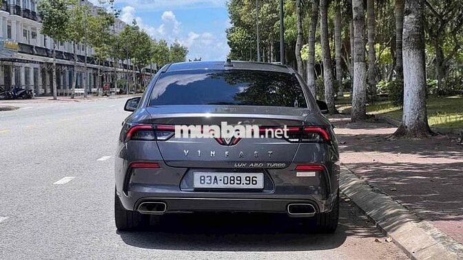 VinFast Lux A2.0 2019 Premium 2.0 AT - 77000 km
