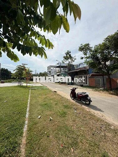 Mặt tiền hoà an 24 giá 4tyxx lvị trí đẹp, đối diện công viên, sạch 100