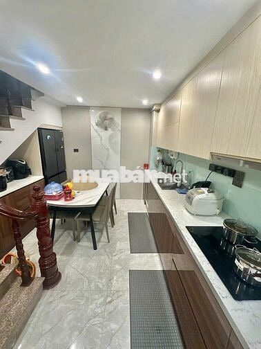 BÁN NHÀ-CẦU GIẤY-NGÕ TRƯỚC NHÀ RỘNG-XÁCH VALI VÀO Ở LUÔN