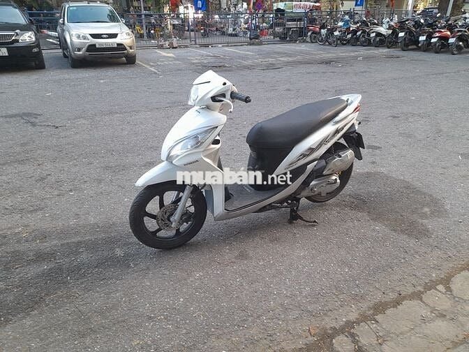 Gia đình cần bán xe Honda Vision bks hanoi  máy mó