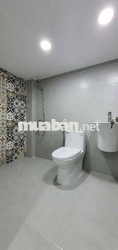 BÁN NHÀ ĐẸP LƯƠNG VĂN CAN - HẺM BA GÁC - 3 TẦNG 2PN 2WC - NHỈNH 3 TỶ.