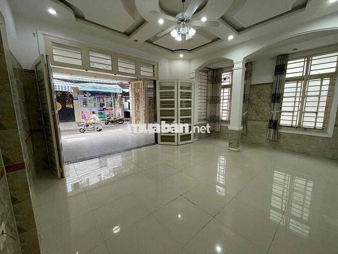 Măt tiền KD sầm uất 60m khu Lâm Văn Bềnc mới sạch sẽ