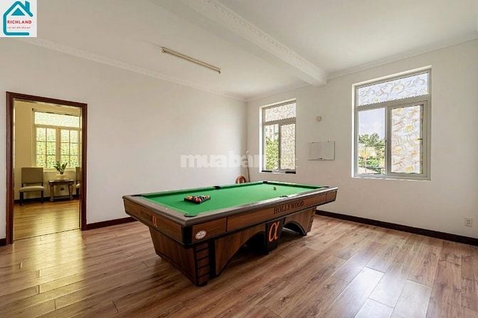 Biệt thuê biệt thự Sân Vườn Nguyễn Văn Hưởng, P.Thảo Điền, Q2(2.400m2)