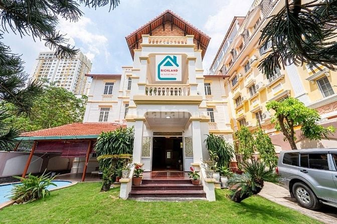 Biệt thuê biệt thự Sân Vườn Nguyễn Văn Hưởng, P.Thảo Điền, Q2(2.400m2)
